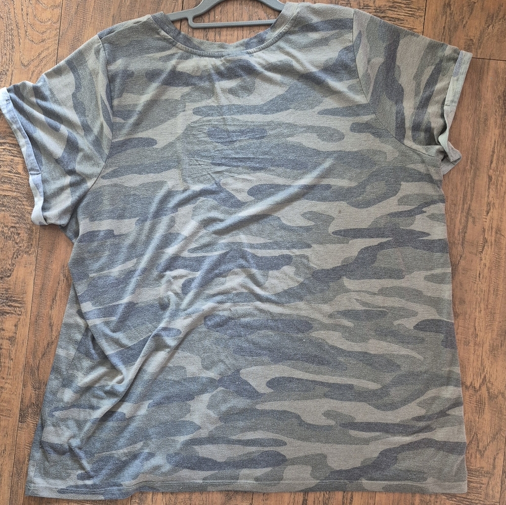 Torrid Crew Neck Cuff Short Sleeve Camo Tshirt Plus Size 4x
